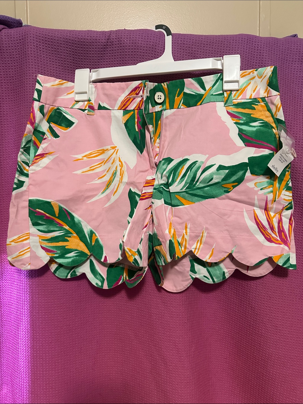 Crown & Ivy Pink Tropical Leaf Scallop Hem High Waist Shorts